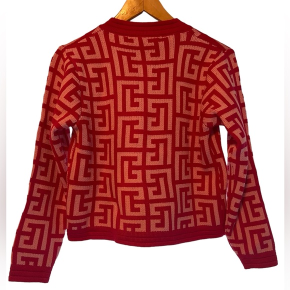 🩷 Beautiful/soft/elegant🩷 magenta sweater with gold buttons - Picture 6 of 7